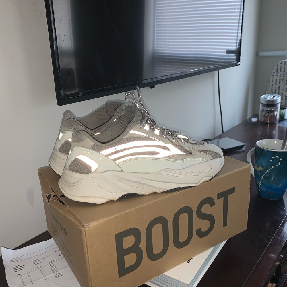 Yeezy 700 static